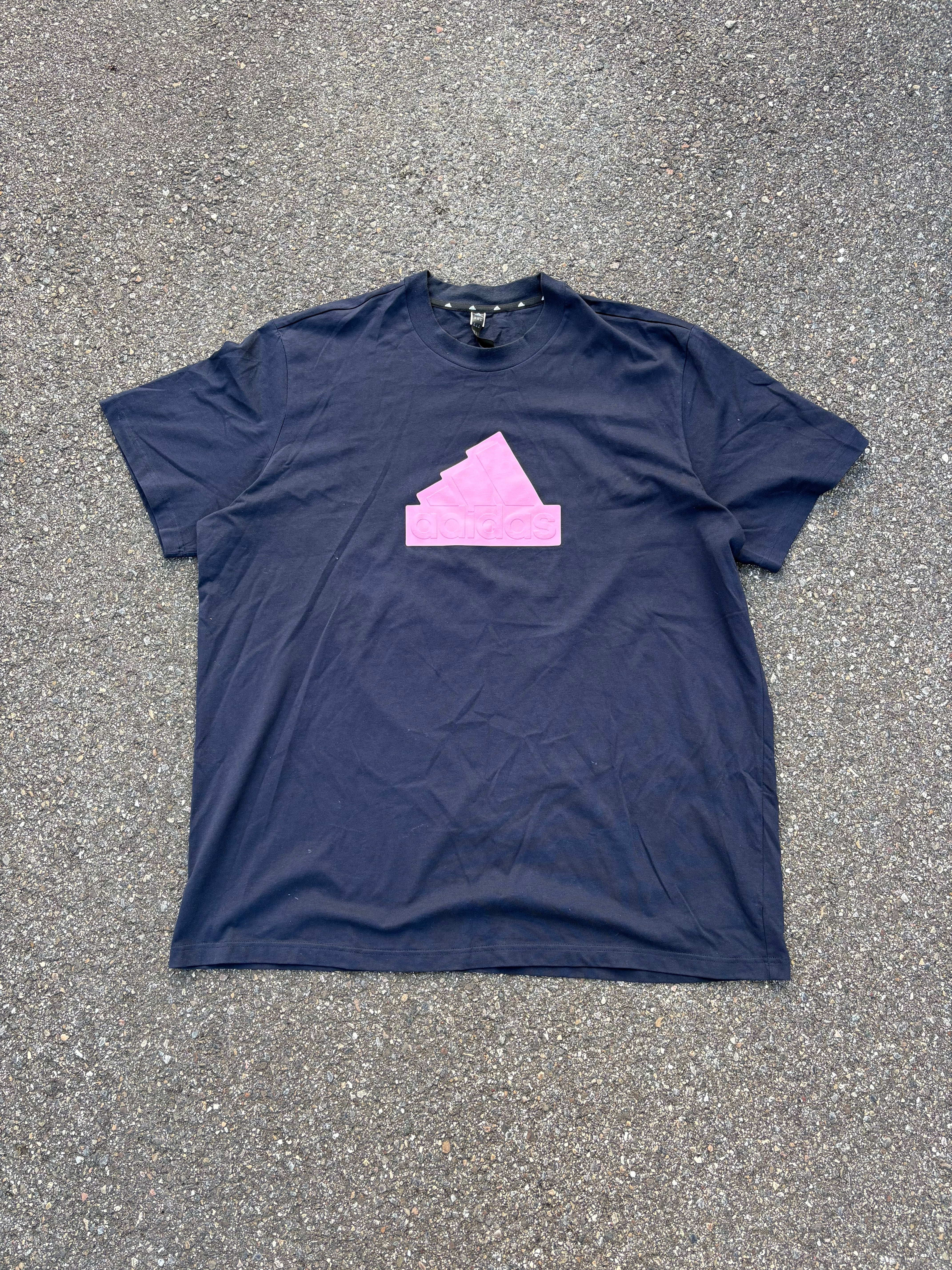 Adidas Vintage T-shirt (XXL)